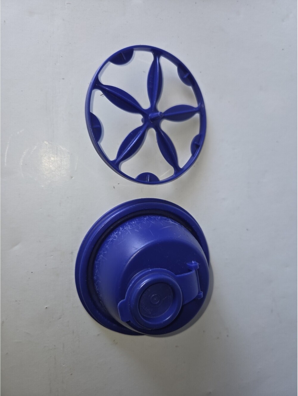 Tupperware 16oz Quick Shake Plastic Dressing Container Blue SF3